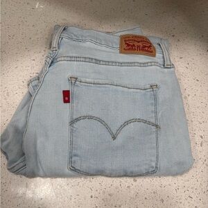 4 pair if Silver Jeans & 1 Pair of Levis Women's Jeans